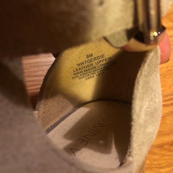 Cute suede booties 🥾 - Picture 6 of 6